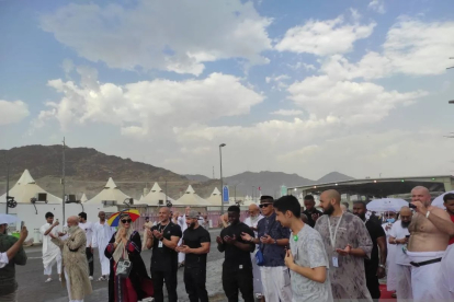 Makkah Diguyur Hujan, Jamaah Haji Berlarian ke Luar Tenda