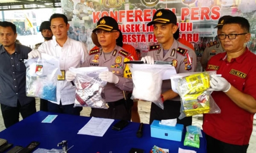 Polresta Pekanbaru Temukan Ekstasi Merek Baru pada Penggrebekan Narkoba di Sidomulyo Timur Pekanbaru