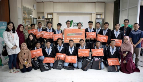 WartaPKU.com CATCHPLAY Serahkan Donasi Movie Lovers ke Dompet Dhuafa Pendidikan untuk Pendidikan Anak-Anak Marginal