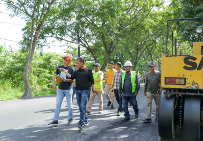 GoRiau Pj Walikota Muflihun Tinjau Langsung Progres Overlay Jalan Parit Indah