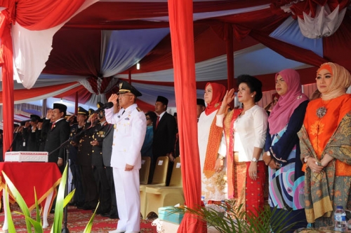 Gubernur Riau Jadi Inspektur Upacara HUT ke-71 RI dan Serahkan Kado Remisi kepada 4.563 Napi