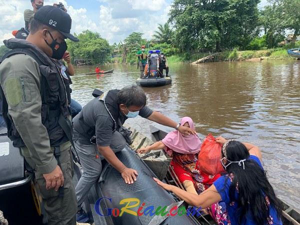 Nelayan di Sungai Siak ‘Serbu’ Speed Patroli Polairud Polda Riau, Ini Sebabnya