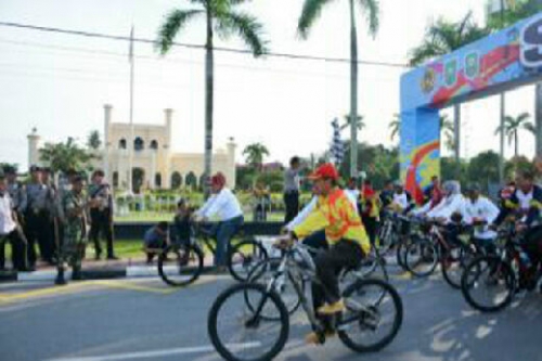 Bupati Ikut Fun Bike, Ribuan Masyarakat Antusias Sambut Tour de Siak 2016