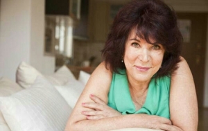 GoRiau Gunakan Facial Tak Lazim, Wajah Nenek Berusia 69 Tahun Ini Tetap Mulus dan Kencang