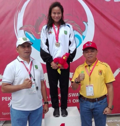 Menang 100 Meter Gaya Dada Putri, Vanesa Sumbangkan 3 Medali Emas untuk Riau di Pomnas 2017 Makassar
