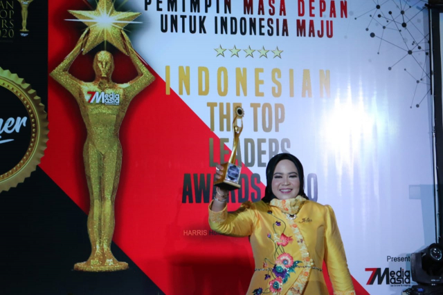 Anggota DPRD Kota Pekanbaru Ida Yulita Terpilih Sebagai Top Women Leader 2020
