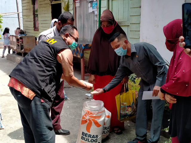 Wakil Ketua DPRD Kota Pekanbaru Hadiri Penyerahan Bantuan Sosial KPM-PKH di Kecamatan Sail