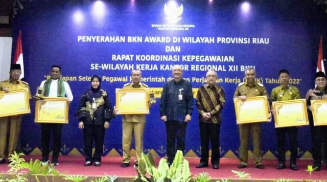 Bupati Inhil Terima BKN Award 2022, Wardan Sampaikan Harapan Ini