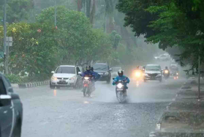 GoRiau Cuaca di Riau Berpotensi Ekstrem, BMKG Imbau Waspadai Petir dan Angin Kencang Sabtu Malam