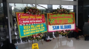 GoRiau Ada Karangan Bunga Save Tiang Listrik di RSCM
