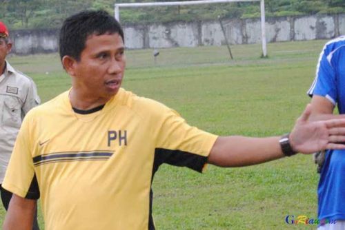 Kegagalan Masih Membekas, Suporter Desak Philep Mundur dari PSPS Pekanbaru