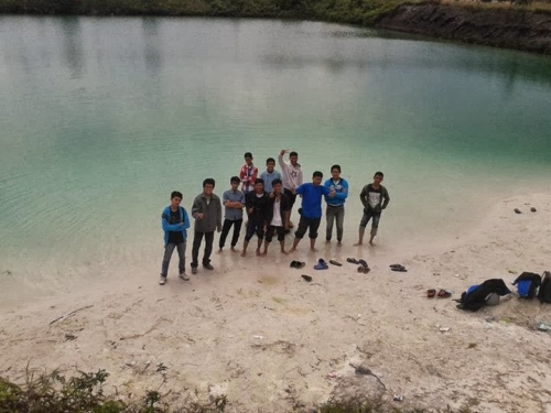 Masih Misteri Asal Muasalnya, Danau Biru Bisa Jadi Objek Wisata Dadakan di Duri