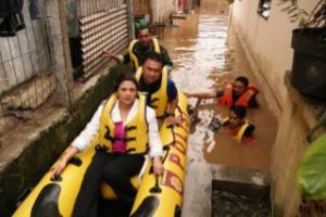 GoRiau Dino Turun Langsung Bantu Korban Banjir Jakarta