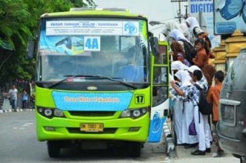 Kadishub Riau Nilai Bus TMP Belum Layak Masuk Bandara SSK II