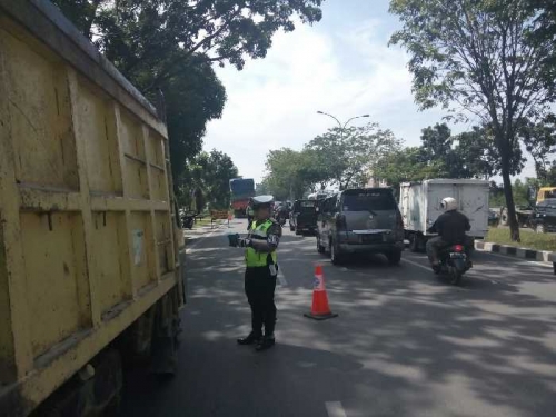 Polantas Razia di Pintu Masuk Kota Pekanbaru, 50 Pelanggar Ditilang