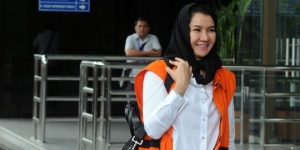 GoRiau Bupati Kukar Rita Widyasari Sebut Biasa Saja Perempuan Miliki Banyak Tas Mewah