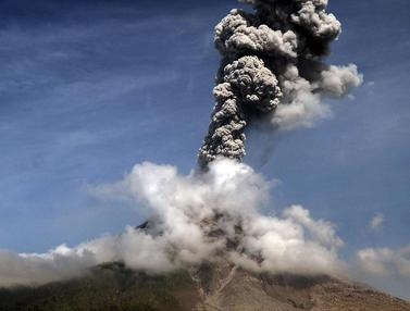 Gunung Sinabung Semburkan Abu Vulkanik Setinggi 3,5 Kilometer, Begini Penampakannya