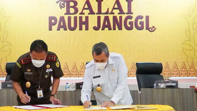 Gubri dan Kajati Teken MoU Bantuan Hukum Datun