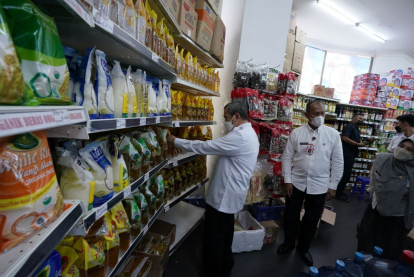 Sidak, Gubri Temukan Masih Ada Supermarket Jual Minyak Goreng di Atas Rp14 Ribu