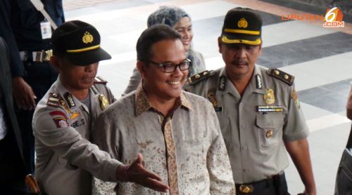 Mantan Gubernur Riau Diperiksa KPK Ketika Penggantinya Dilantik