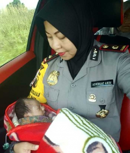 Saksi Mata Sempat Lihat 2 Orang Bermotor Berhenti di Lokasi Dibuangnya Bayi Usia 2 Minggu, Polisi Menduga Pelakunya Adalah..