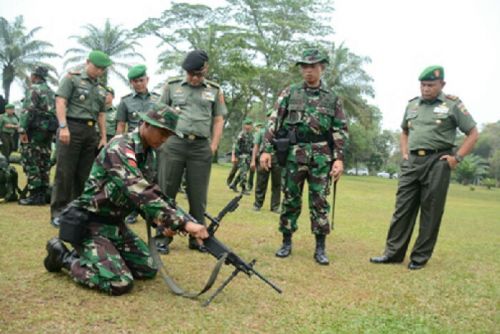 Danrem 031/WB Dampingi Asops Panglima TNI Cek Kesiapan Pasukan Yonif 132/BS