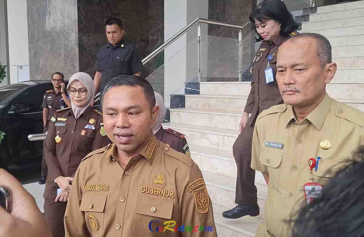 Di Kejati, Gubernur Riau Sampaikan akan Tunda Program Nonprioritas