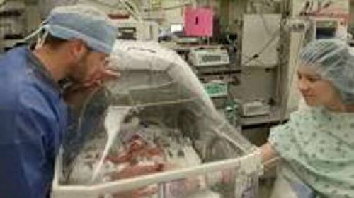 Wow, Wanita Ini Lahirkan 5 Bayi Perempuan dalam 4 Menit