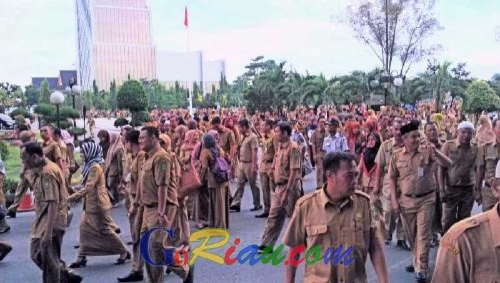 Tidak Menghiraukan Kata Gubernur, Sebanyak 926 ASN di Pemprov Riau Nekat Nambah Hari Libur