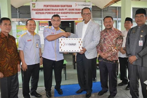 Bank Riau Kepri Salurkan Bantuan Alat Cetak KTP Elektronik Senilai Rp153 Juta Kepada Pemkab Kampar
