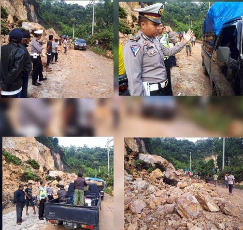 Longsoran Tebing Tutup Badan Jalan Penghubung Riau - Sumbar di Desa Merangin, Polisi Berlakukan Buka - Tutup Arus dan Pengalihan
