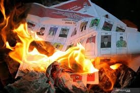 GoRiau Terjadi di Sungai Penuh, 13 Kotak Suara Dibakar dan Panwascam Dianiaya