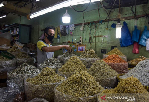 Terdampak Covid-19, Pasar Bawah Pekanbaru Lengang, Pedagang Tercengang