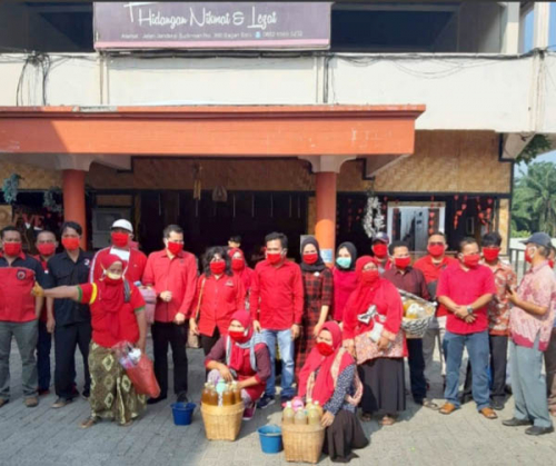 PDI Perjuangan dan Baguna Rohil Bagi-bagi Masker, Hand Sanitizer dan Jamu