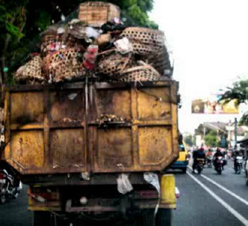 Bak Sampah Sulit Ditemukan, Warga Pangkalan Kerinci Terpaksa Buang Sampah Dipekarangan