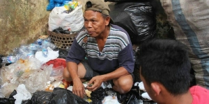 GoRiau Bripka Seladi, Anggota Satlantas Ini Jadi Pemulung Sejak 2006, Ini Alasannya