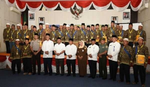 Pemkab Kampar Umrohkan 30 Masyarakat yang Jadi Panutan
