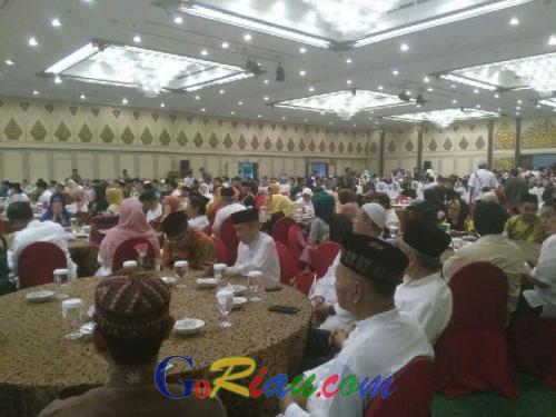 Buka Bersama Gubernur dengan Mahasiswa dan Masyarakat Riau Se-Jabodetabek, Tamu Menyemut