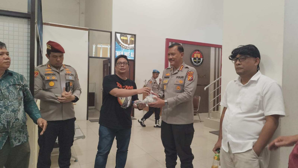 Aksi Simbolis Uang Receh Jurnalis Riau Disambut Sikap Terbuka Kabid Humas Polda dan Berkomitmen Tingkatkan Sinergi