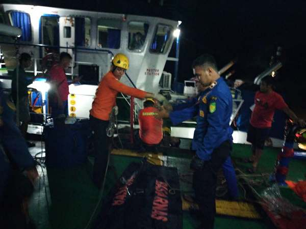 Terjebak dalam Tangki Kapal Tongkang di Perbatasan Riau - Kepri, 2 Orang Tewas, Satu Selamat