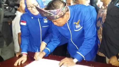 Penjaringan Balon Gubri - Wagubri DPD Partai Demokrat Riau: Kembalikan Berkas, Firdaus Disambut Kompang
