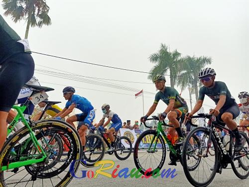 Asap Tebal Selimuti Kota Siak, 55 Pebalap Tour de Siak 2019 Tetap Pilih Mendayung Sepedanya