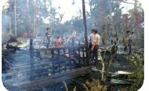 Bakar Tempurung, Warga Gaung Inhil Tak Menyangka Rumahnya Juga Ikut Terbakar