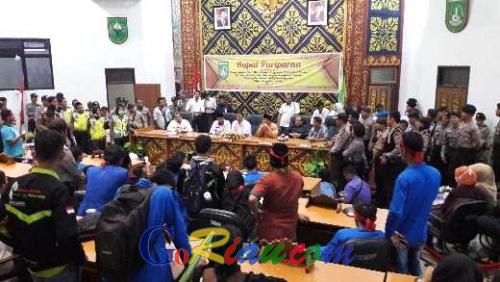 Kejelasan Tak Ada, Mahasiswa Tuntut Pemko Dumai Anggarkan Beasiswa Untuk Tahun 2017