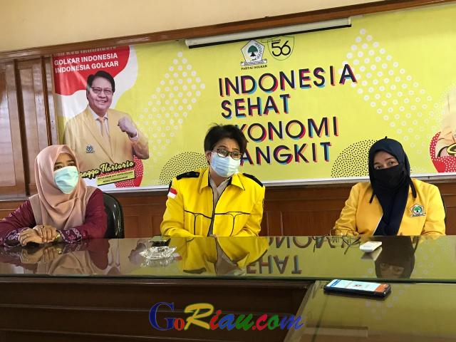 Rayakan HUT ke-56, Golkar Riau Berbagi Seribuan Paket Sembako Untuk Rakyat dan Beri Penghargaan ke 12 Tokoh Senior