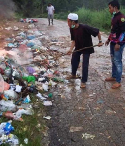 Peduli Lingkungan, KGI Bersihkan Sampah di Ruas Jalan Batu Canai