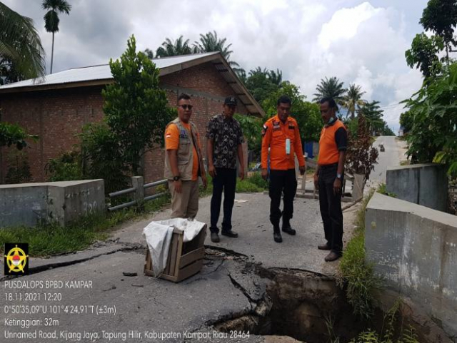 13 Unit Rumah Terendam, Masyarakat Kijang Jaya Kampar Bersihkan Sampah Setelah Banjir Surut