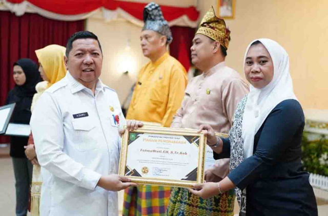 Fatmawati CH Terima Penghargaan Gender Champion 2024 Berkat Dedikasi di Kampar