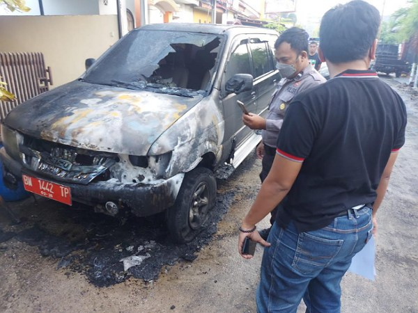 Mobil Dinas Kepala Keamanan Lapas Gobah Pekanbaru Dibakar OTK