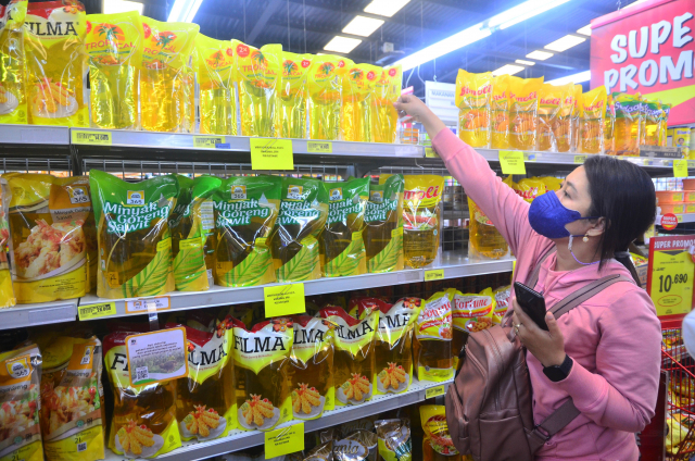 Kebijakan Harga Minyak Goreng Rp14.000/Liter, Satu Orang Hanya Boleh Beli 2 Kantong